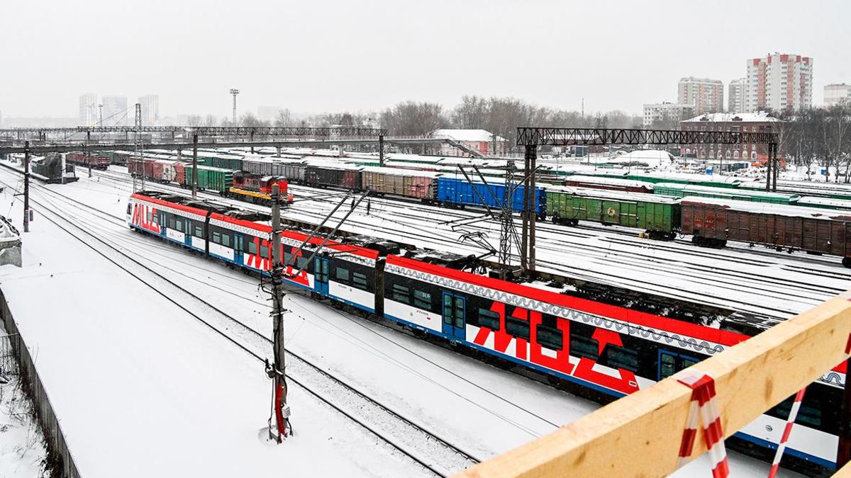 Электропоезд насмерть сбил человека на станции «Бескудниково» в Москве — РБК