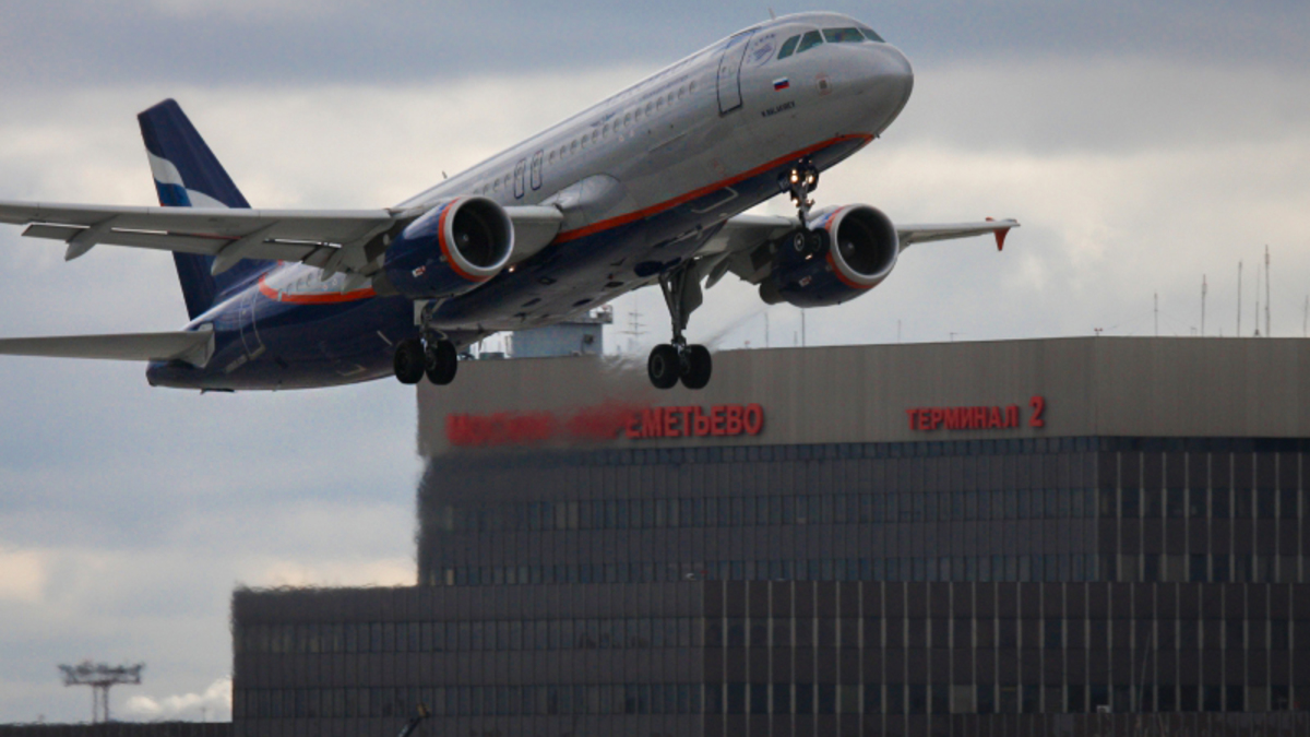 Airbus A320

Самое популярное семейство в&nbsp;России. Первый самолет был выпущен в&nbsp;1988 году. В скором времени ожидается выпуск нового улучшенного семейства A320neo. Первая модель должна быть передана авиакомпании Qatar Airways
