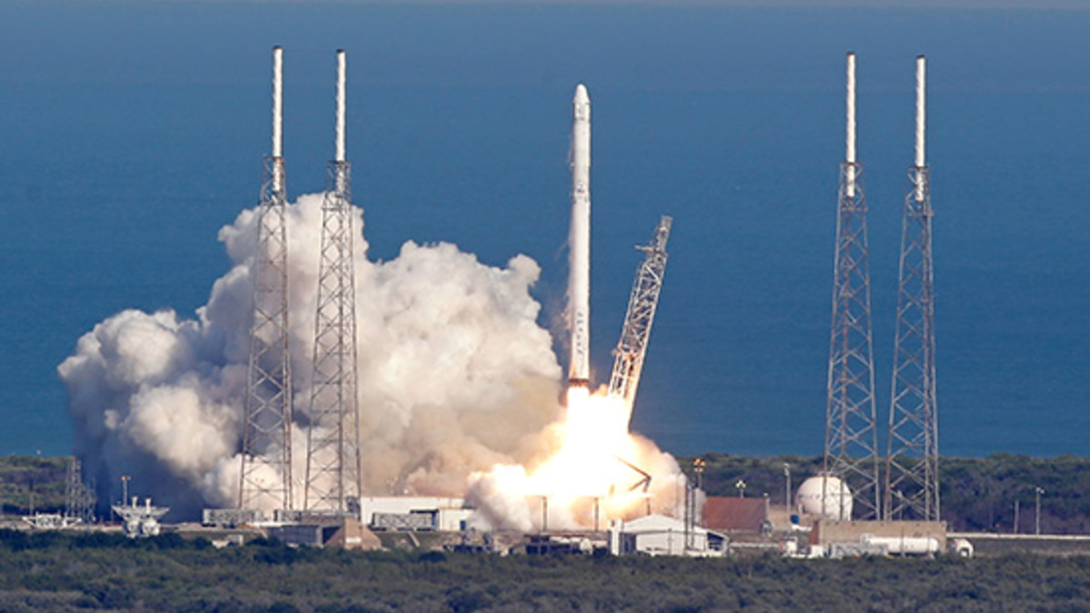 Старт ракеты-носителя Falcon 9