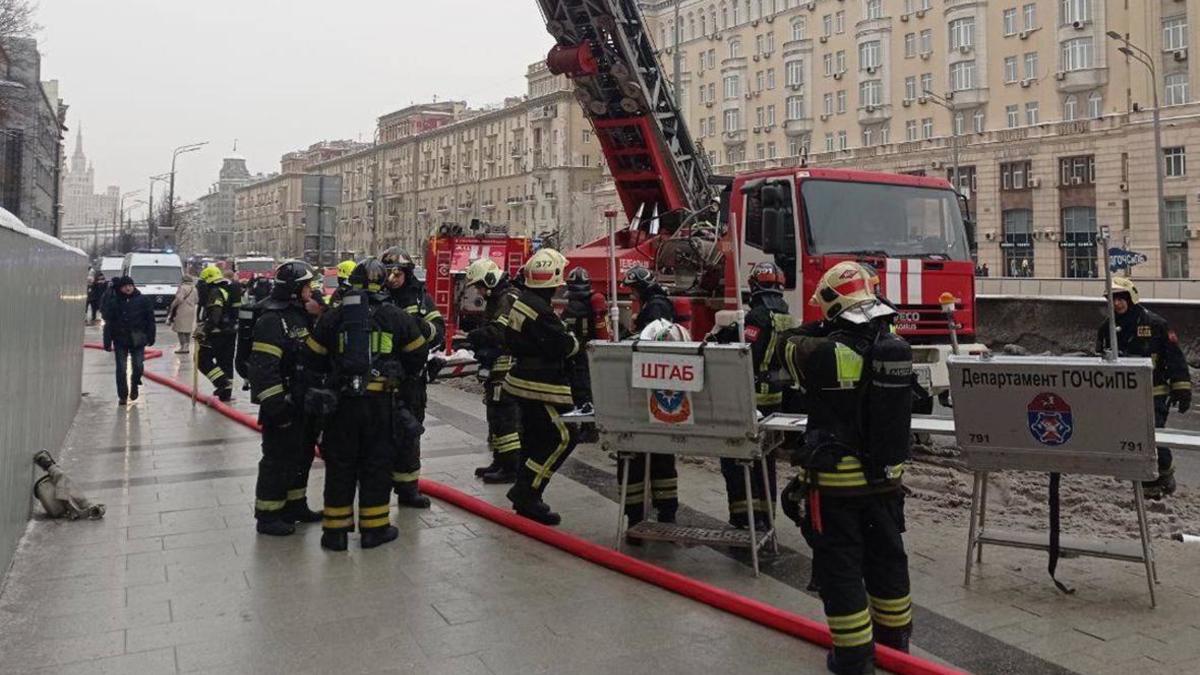 Стала известна возможная причина пожара в Театре сатиры — РБК