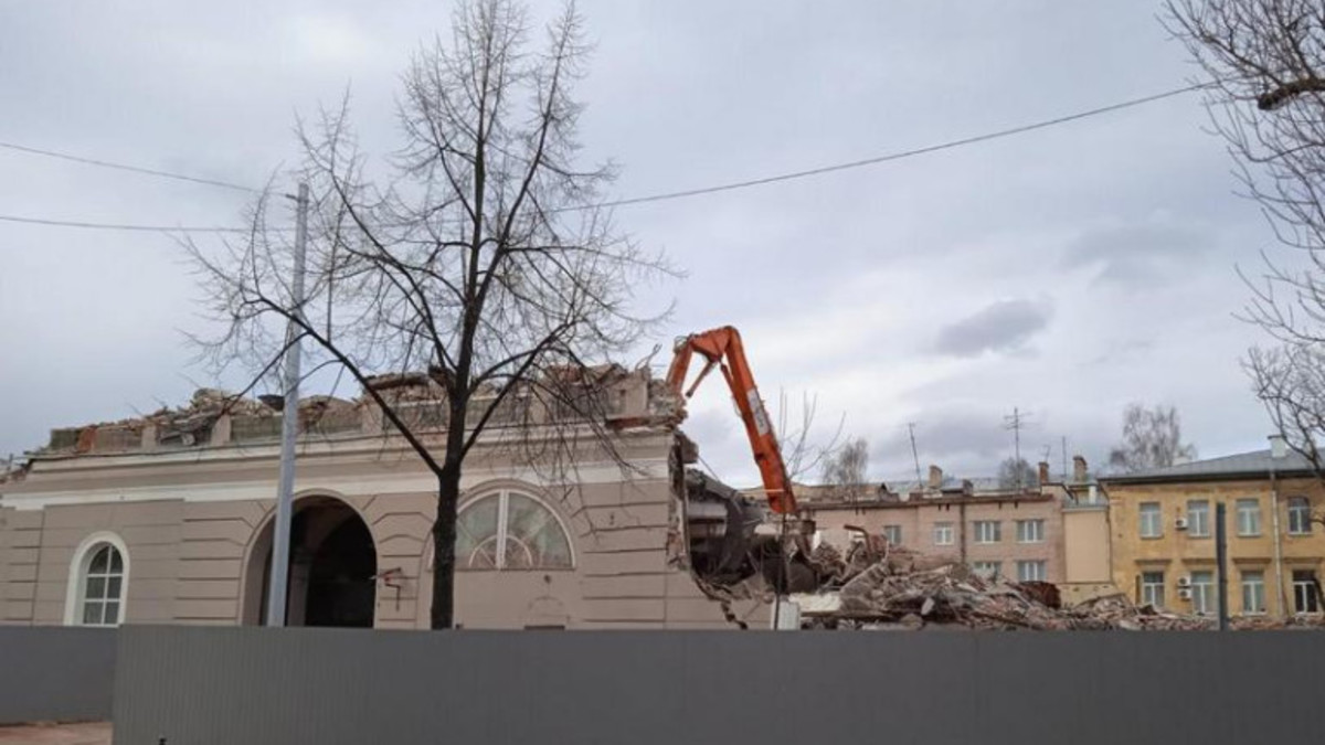 Здание манежа финляндского полка