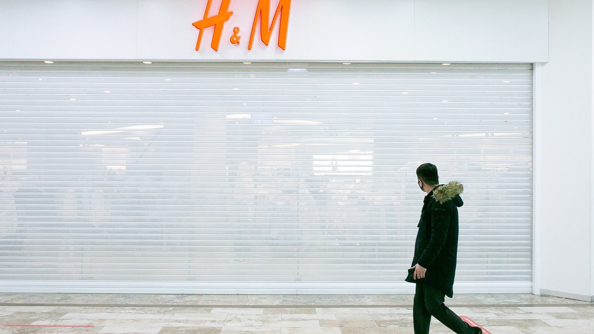 Несмотря на закрытие многих магазинов, продавцы остаются востребованными