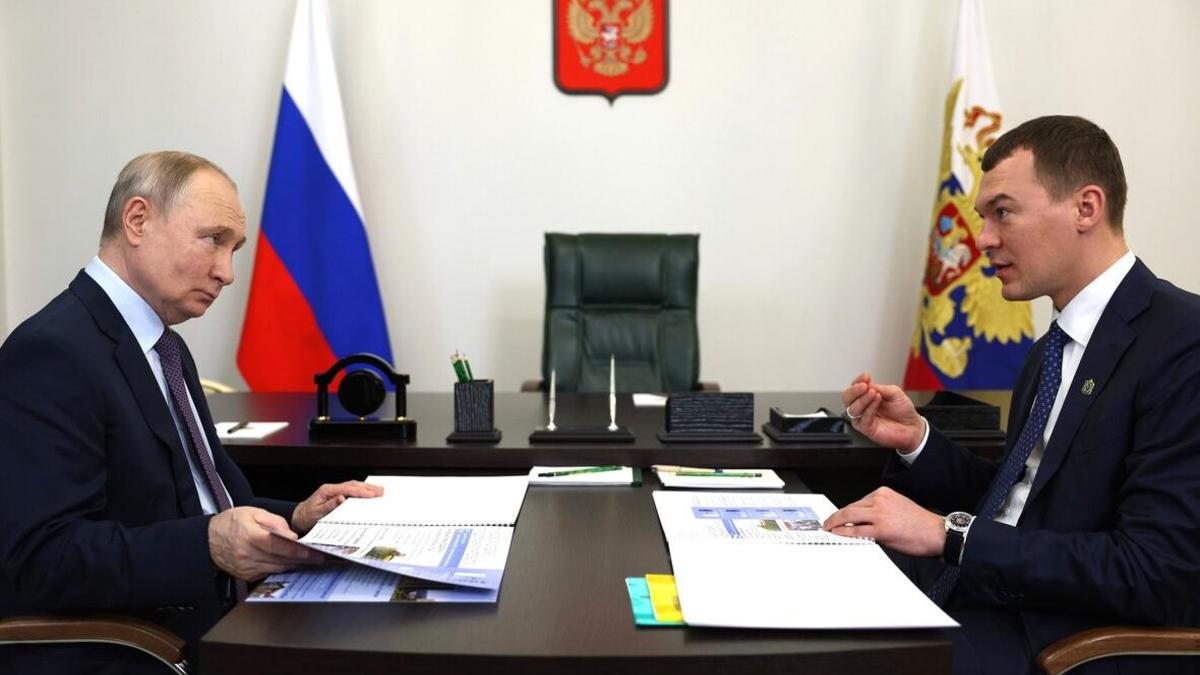Владимир Путин и Михаил Дегтярев