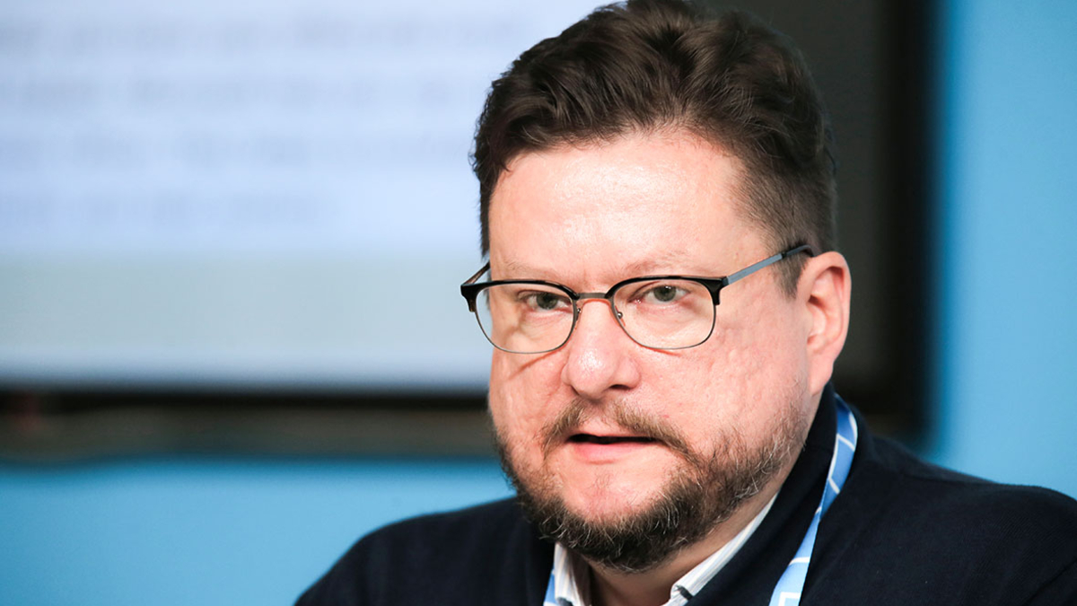 Дмитрий Комиссаров