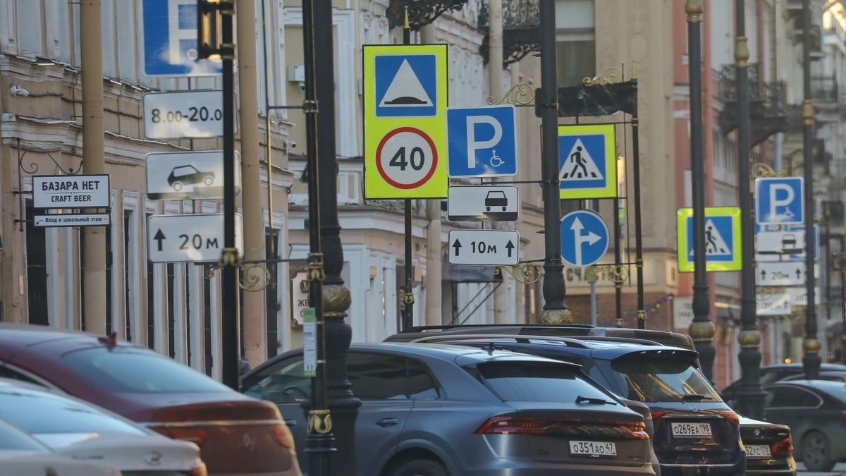 Платная парковка в Петроградском районе СПб с июля: цены для жителей, какие  документы нужны, стало известно 30 апреля 2023 г. — РБК