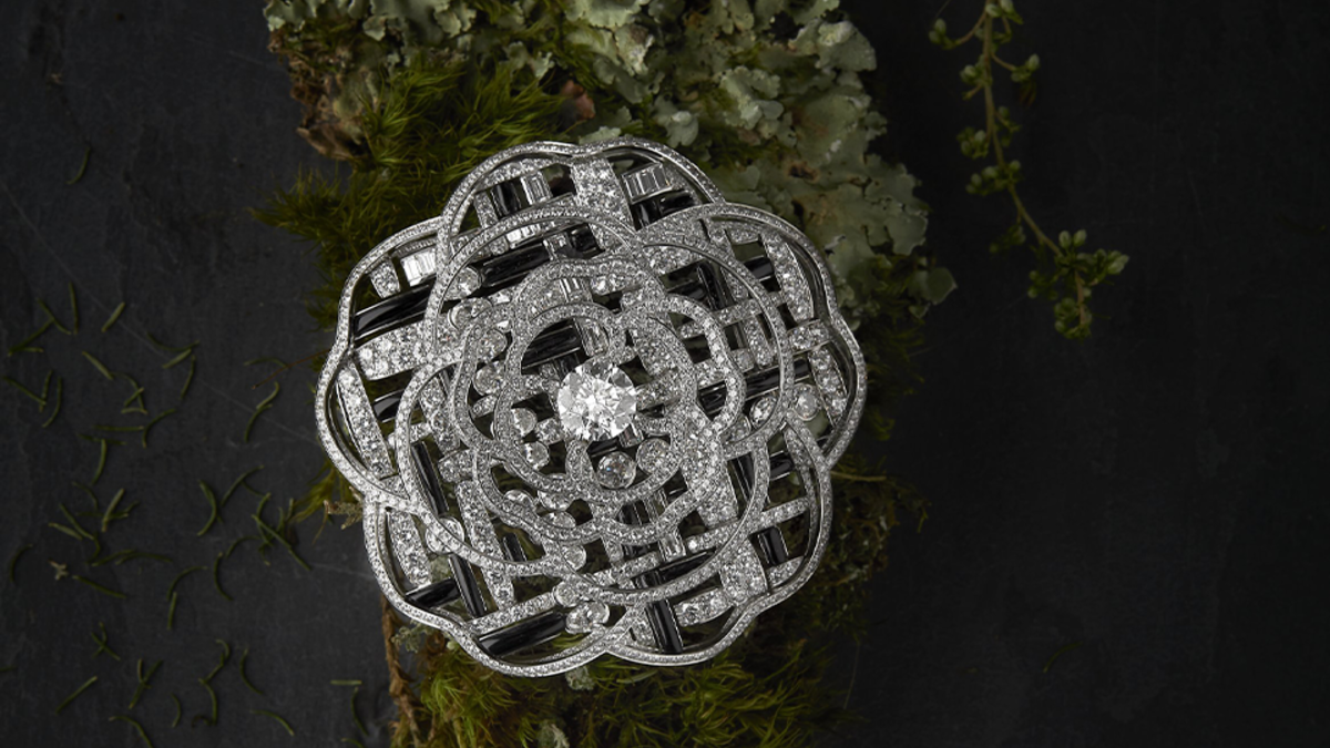 Украшение из сета Chanel Tweed Graphique