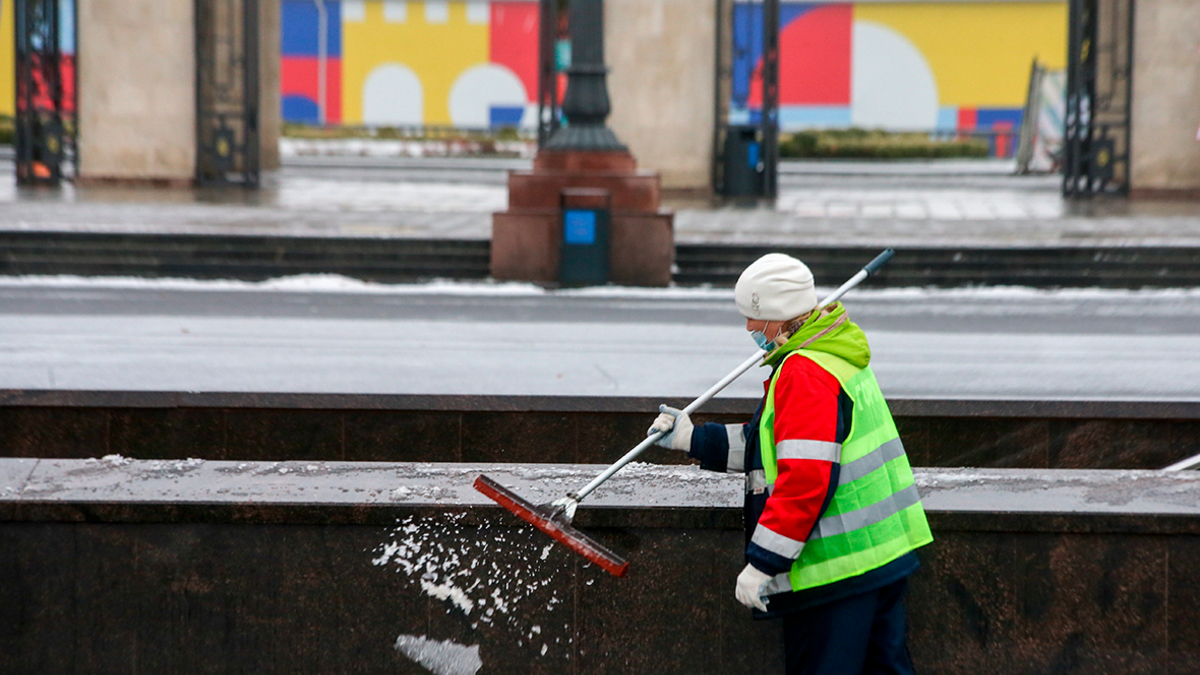 Москвичей предупредили о дожде со снегом в ночь на четверг — РБК