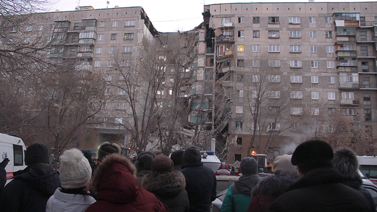 Взрыв газа в жилом доме Магнитогорска. Фоторепортаж — РБК