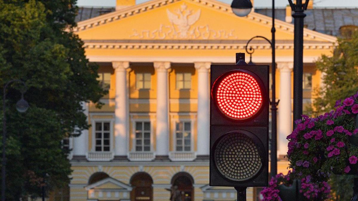 В Москве и Петербурге стало меньше желающих работать чиновниками — РБК