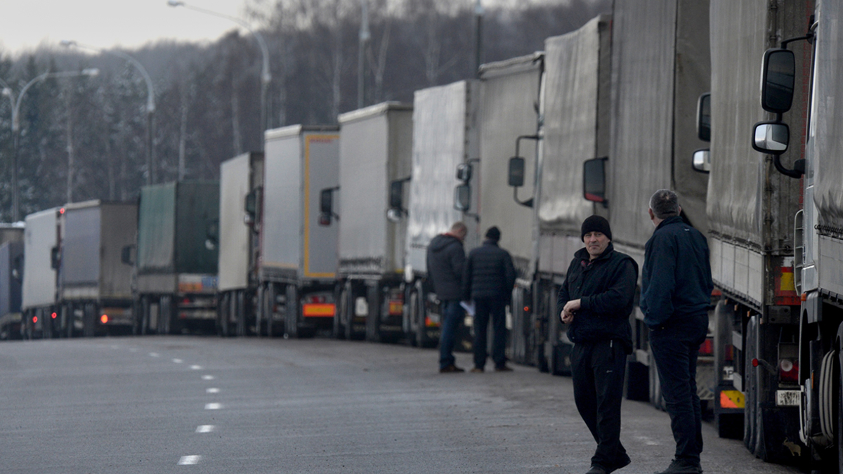 FT узнала об очередях российских грузовиков, застрявших в Польше — РБК