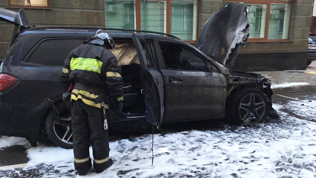 У сожженных в Москве машин обнаружили записки «Гореть за Матильду» — РБК