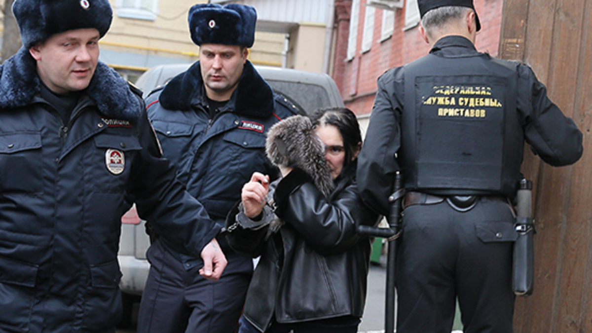 Зкс-президент Внешпромбанка Лариса Маркус после ареста в Тверском суде. Декабрь 2015 года