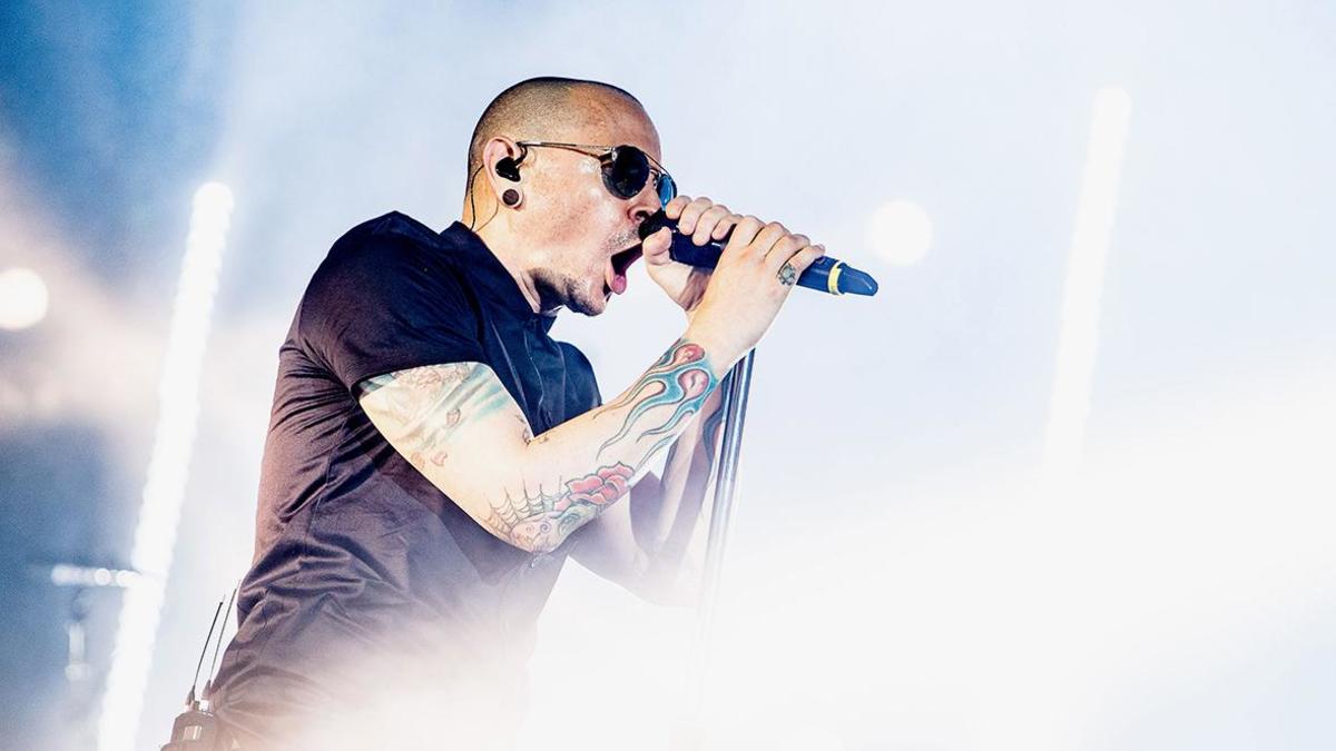 Linkin Park анонсировала еще один трек с голосом умершего Беннингтона — РБК