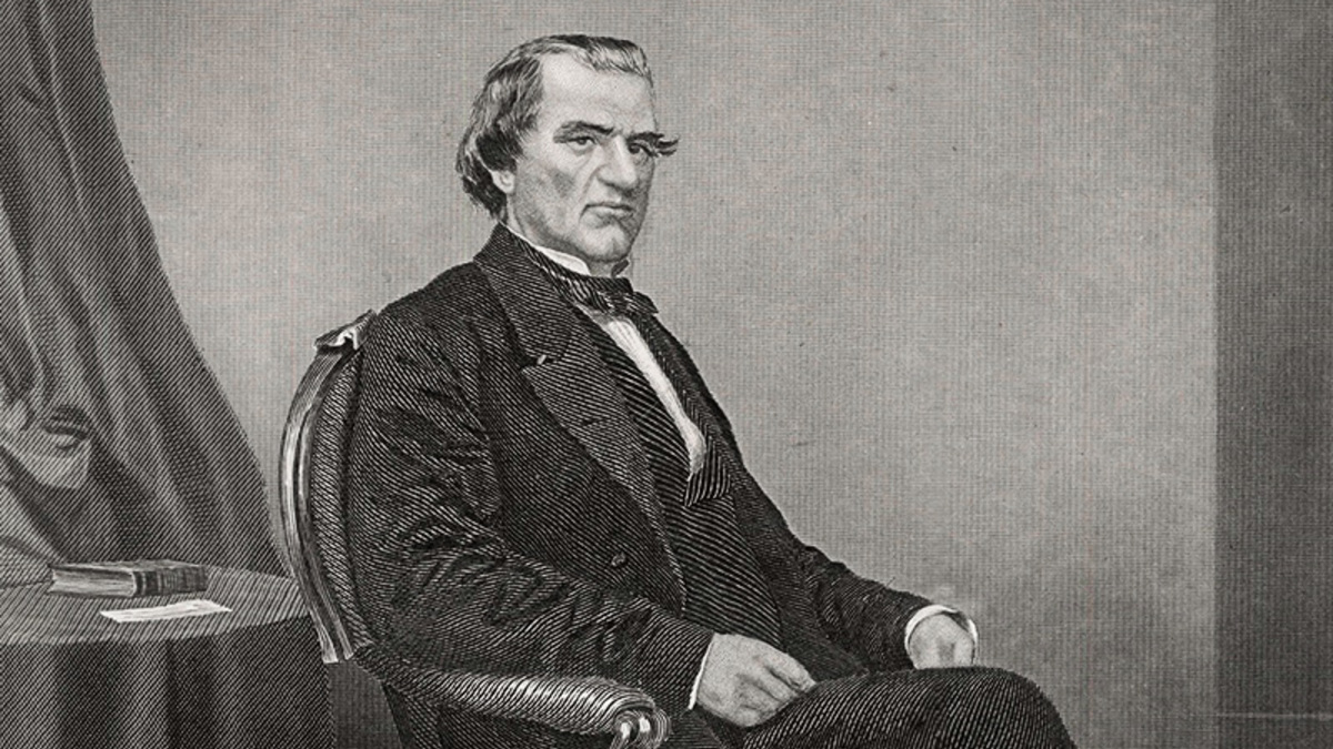 После убийства Авраама Линкольна в 1865 году 17-м президентом США стал вице-президент Эндрю Джонсон. В 1867 году Джонсон наложил вето на принятый конгрессом (две трети мест в обеих палатах принадлежало радикальным республиканцам) билль об условиях обратного допущения южных штатов в союз и о гражданском равноправии негров.
Позже конгресс принял закон о пребывании на должности, запрещавший главе исполнительной власти смещать государственных должностных лиц. Закон был направлен на защиту военного министра Эдвина Стэнтона, отправленного в отставку Джонсоном. Конфликт завершился выдвижением палатой представителей обвинений президенту, однако сенату для инициирования импичмента не хватило одного голоса