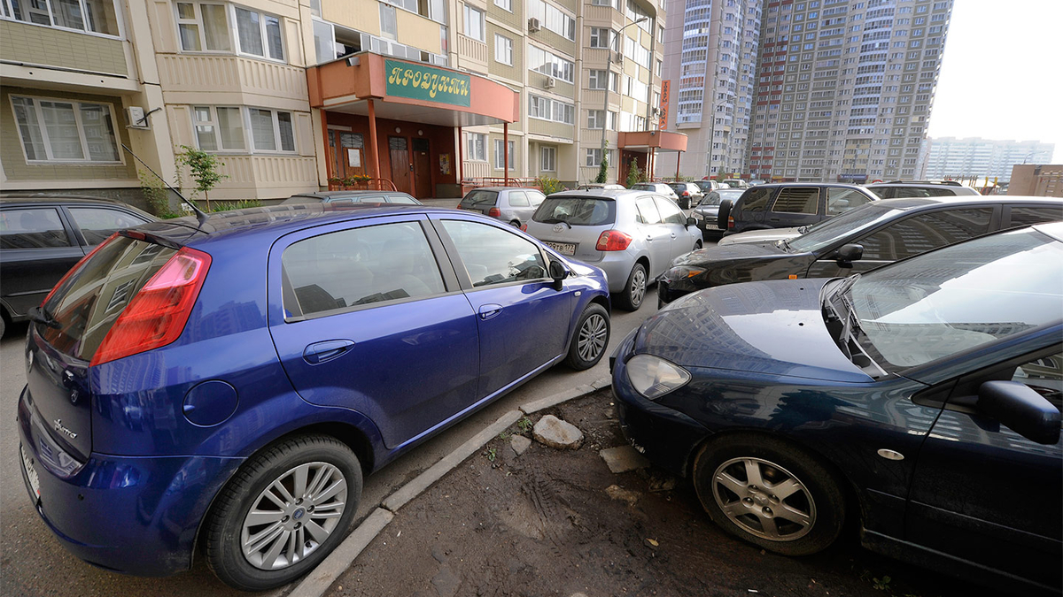 Штраф за парковку во дворе: каких водителей и за что могут наказать ::  Autonews