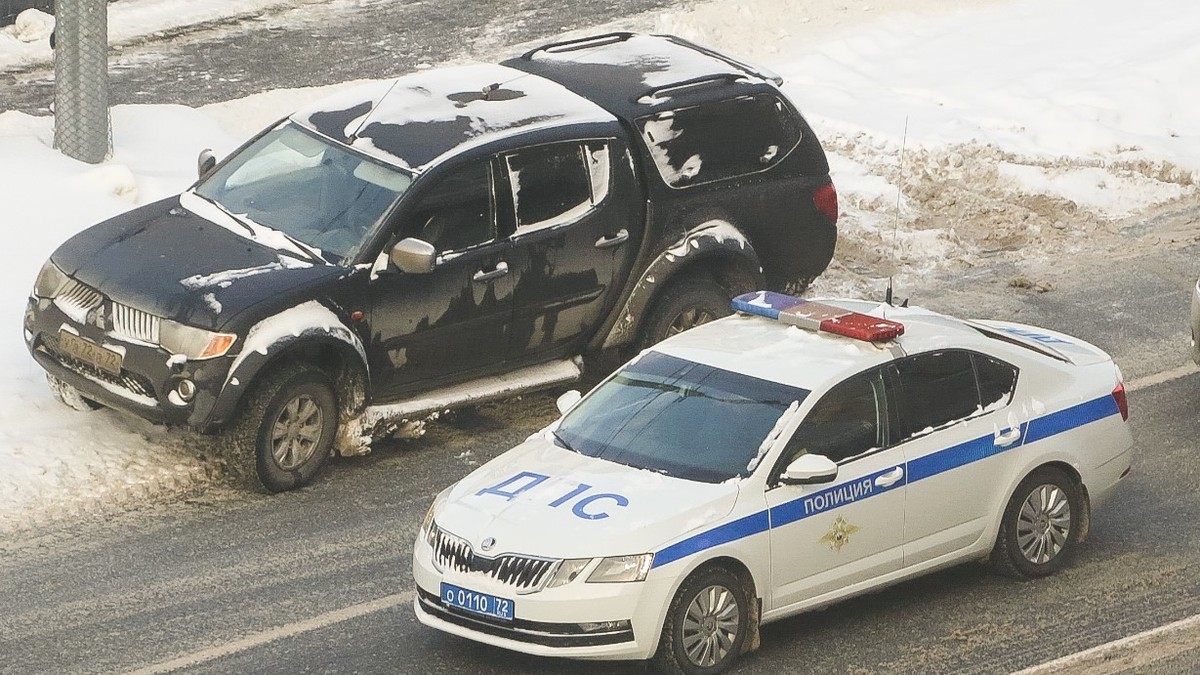 Ждать на месте. В Тюмени вводят новые правила эвакуированных авто — РБК