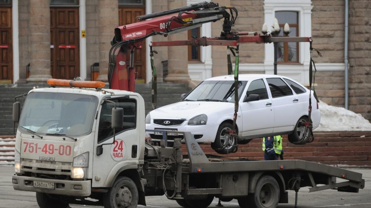 Автомобиль KIA перевозили на эвакуаторе Tata