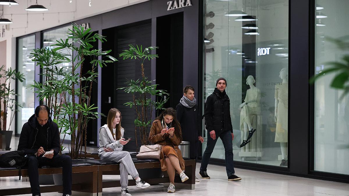 Закрытие магазинов не помешало Zara оформлять новые товары в России — РБК