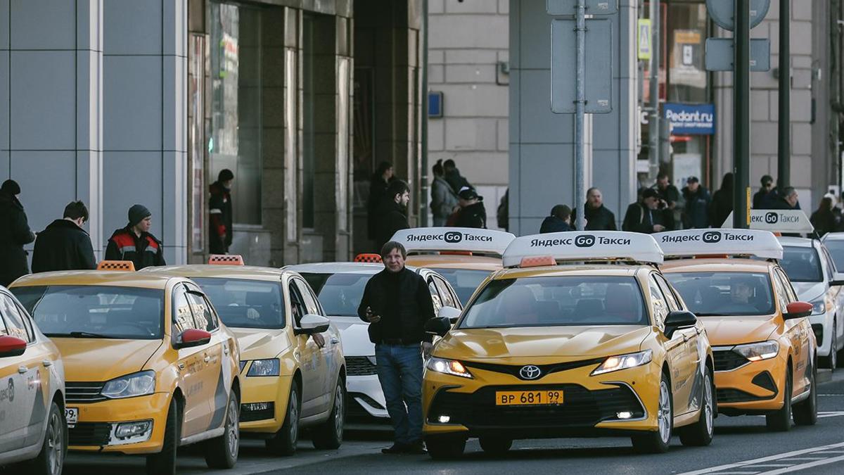 Госдума приняла закон об обязательном страховании пассажиров такси — РБК