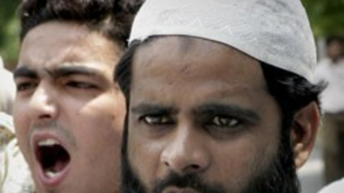 Анасы қызына стриптизер (порно) берді