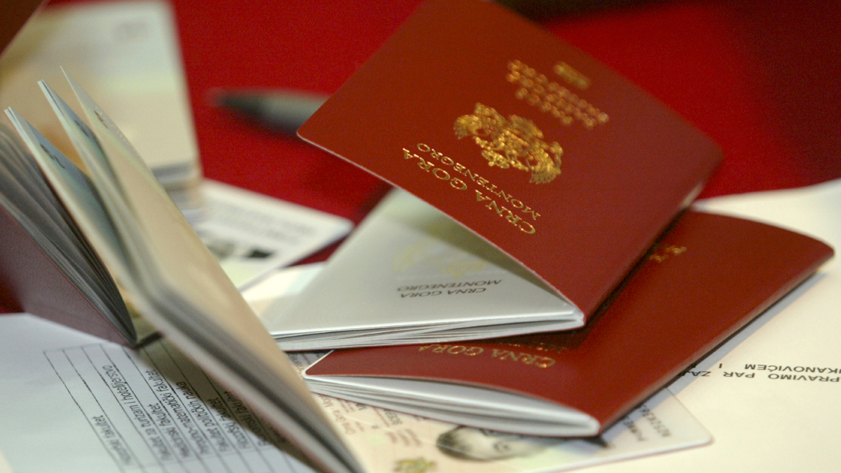 Как получить гражданство черногории гражданину россии вилла в италии на берегу моря
