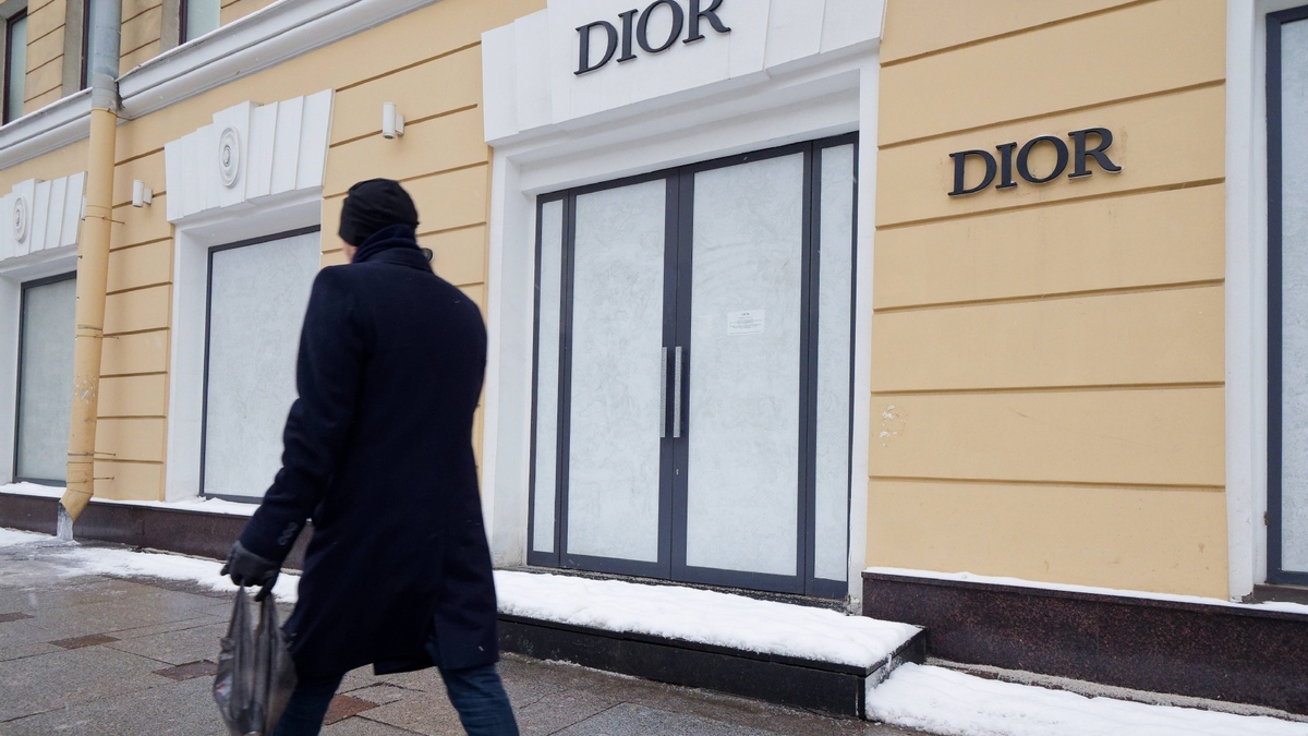 Стало известно, кто займёт бутики Dior и Rolex в центре Петербурга — РБК