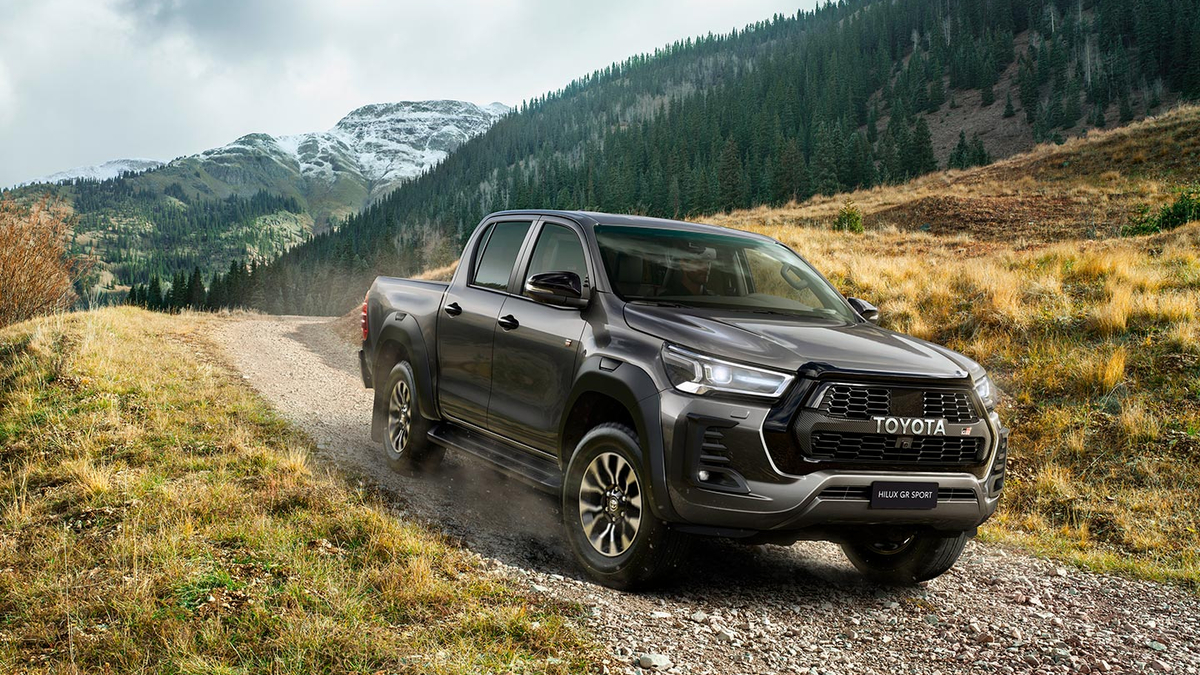 Toyota представила спортивный пикап Hilux GR Sport для Европы :: Autonews