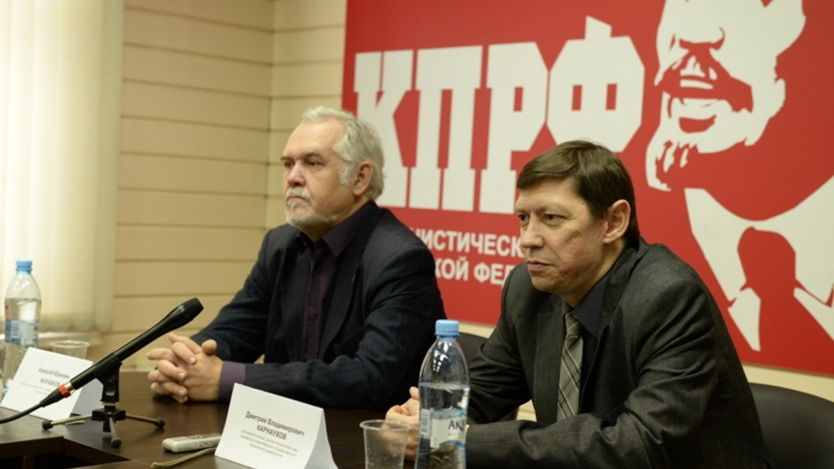 Ученый Дмитрий Карнаухов (справа)