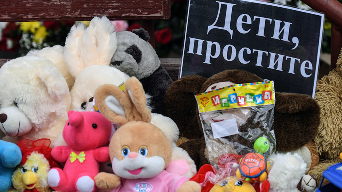Первые похороны погибших при пожаре в торговом центре «Зимняя вишня» в Кемерово пройдут 28 марта. Организация похорон уже началась.