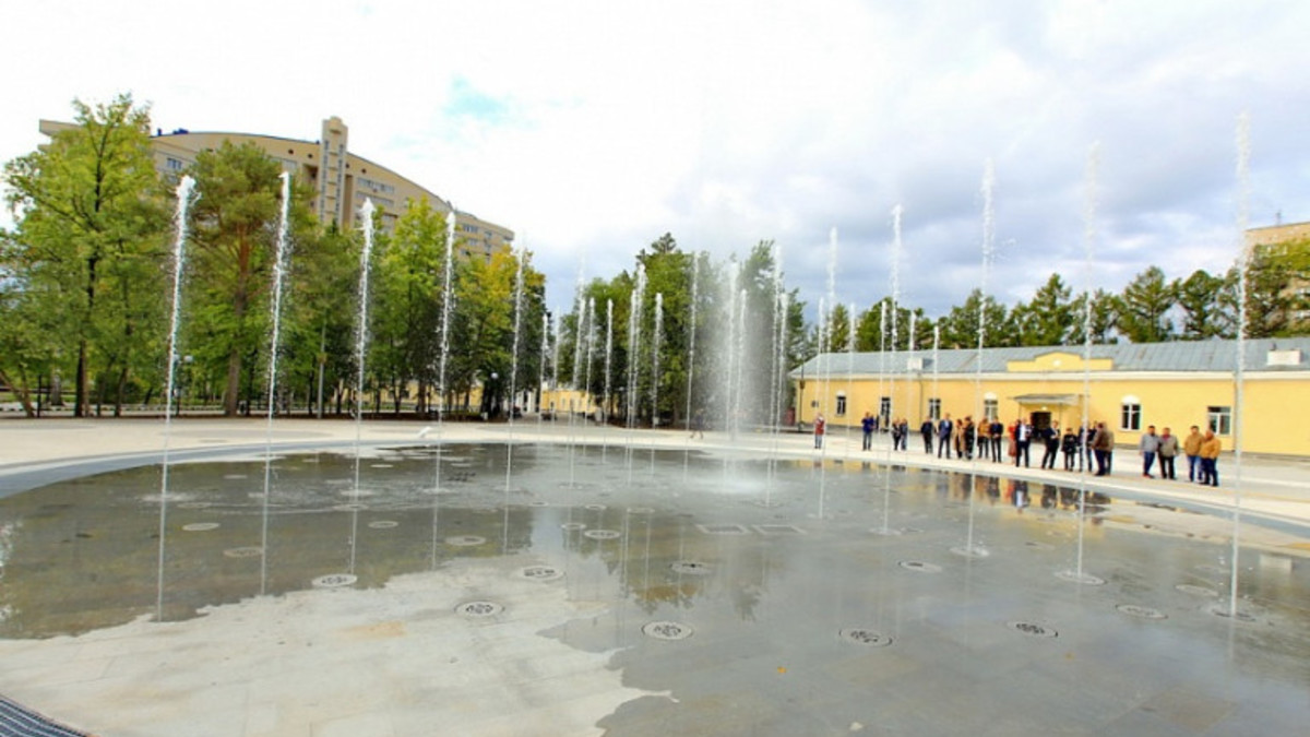 В Центральном парке Новосибирска запустили светомузыкальный фонтан — РБК