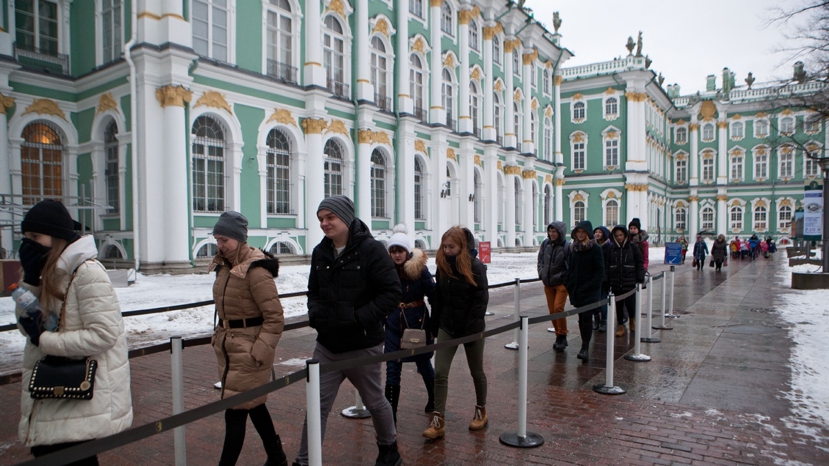 Эрмитаж сделает бесплатным вход в музей в вечерние часы — РБК