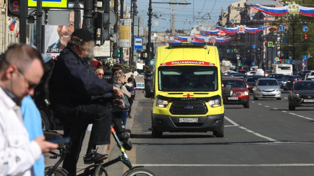 Петербургские врачи спасают ребенка, которого сбил электросамокат — РБК