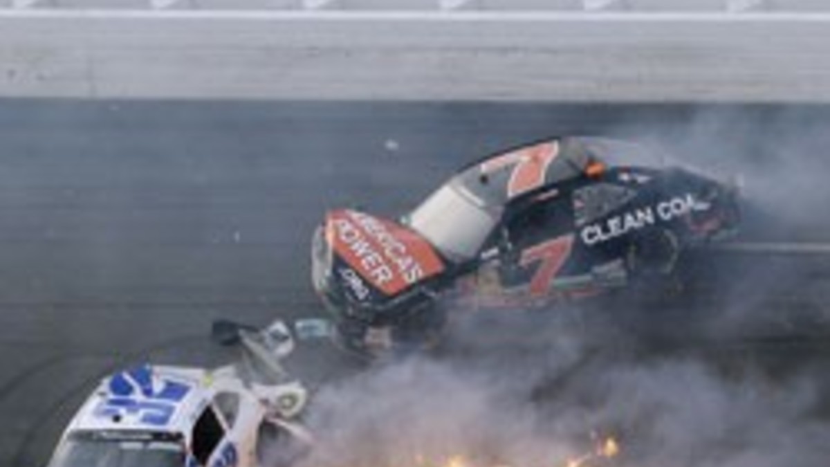 На гонках NASCAR в США столкнулись 10 машин: 33 пострадавших — РБК