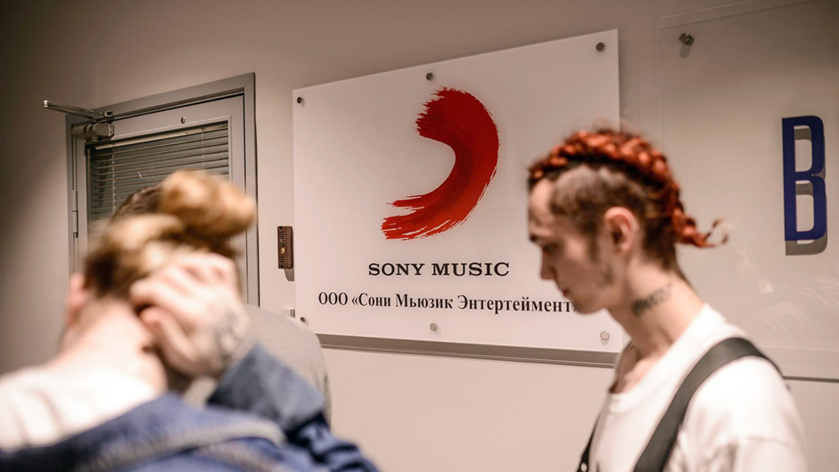 Sony Music прекратит работу в России — РБК