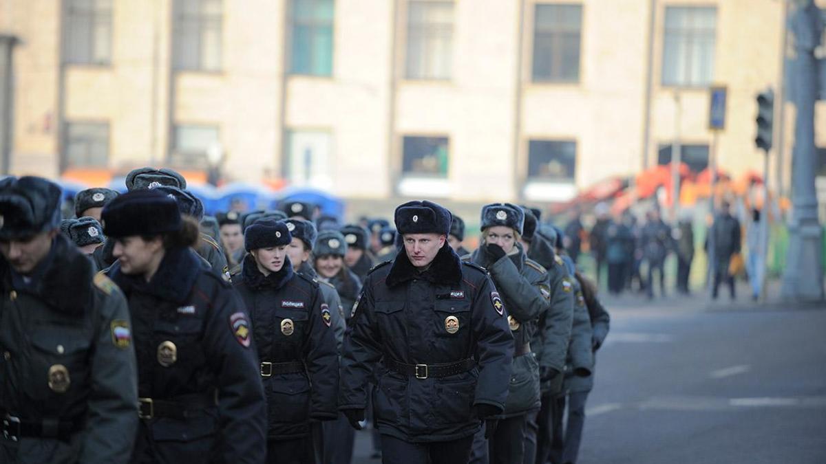 Верховный суд разъяснил наказание за нападение на близких силовиков — РБК