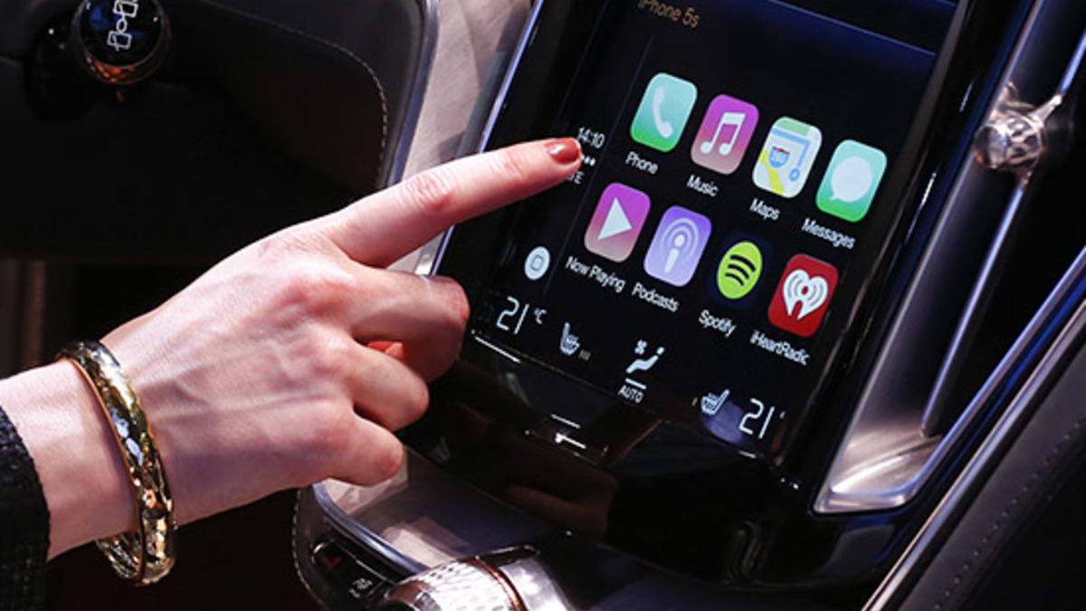 Презентация приложения CarPlay компании Apple на 84-м Женевском моторшоу