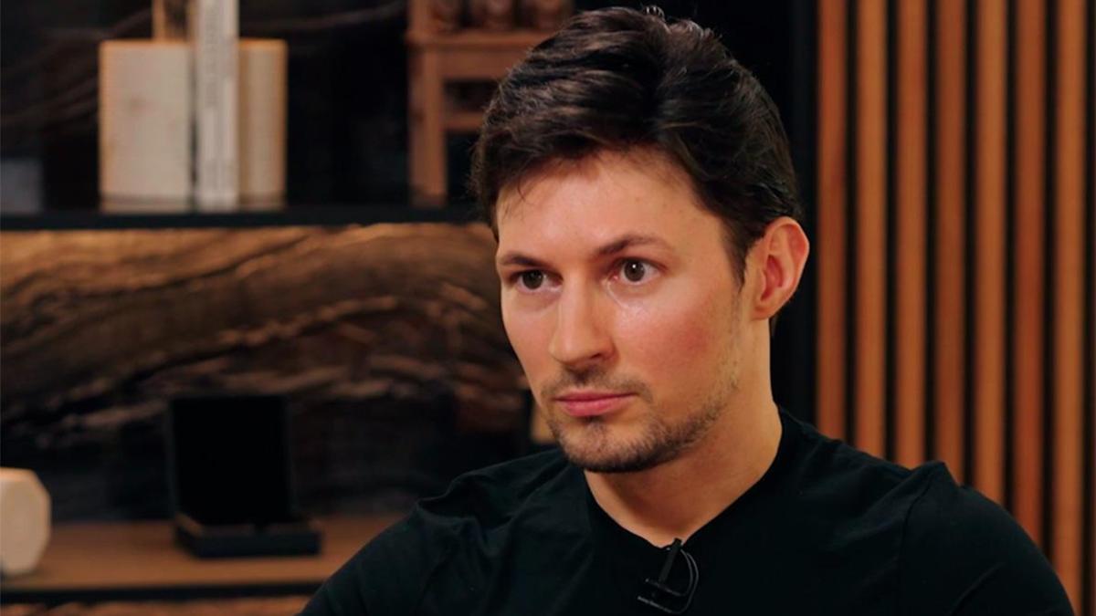 Павел Дуров во время интервью