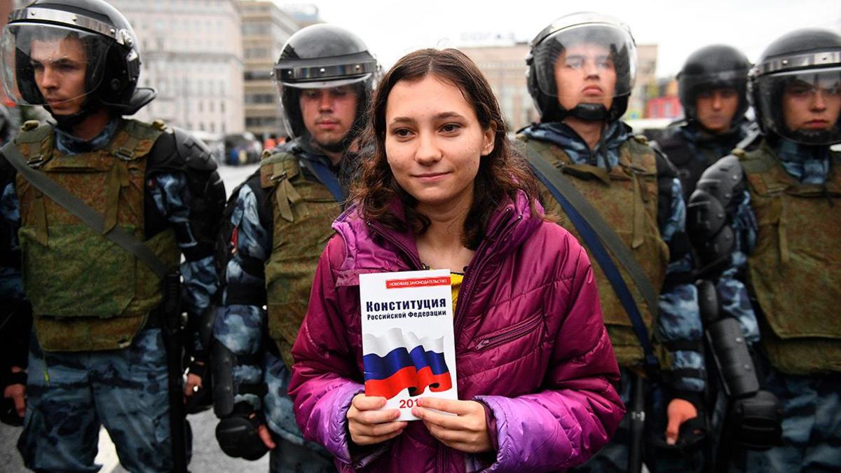 Ольга Мисик на митинге, 2019 год