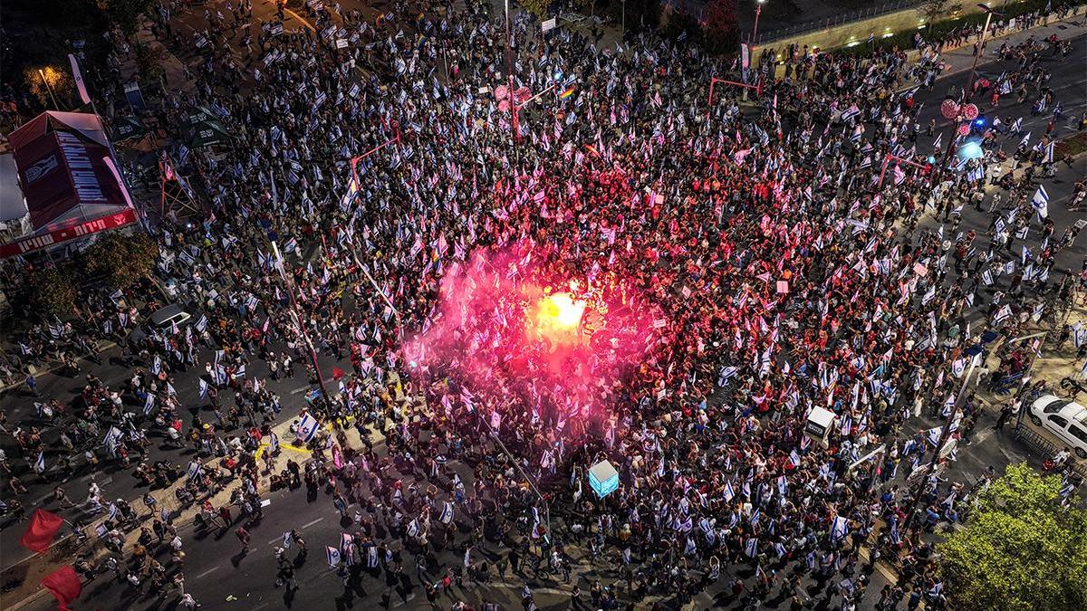 В Израиле после одобрения 1-й части судебной реформы обострились протесты —  РБК