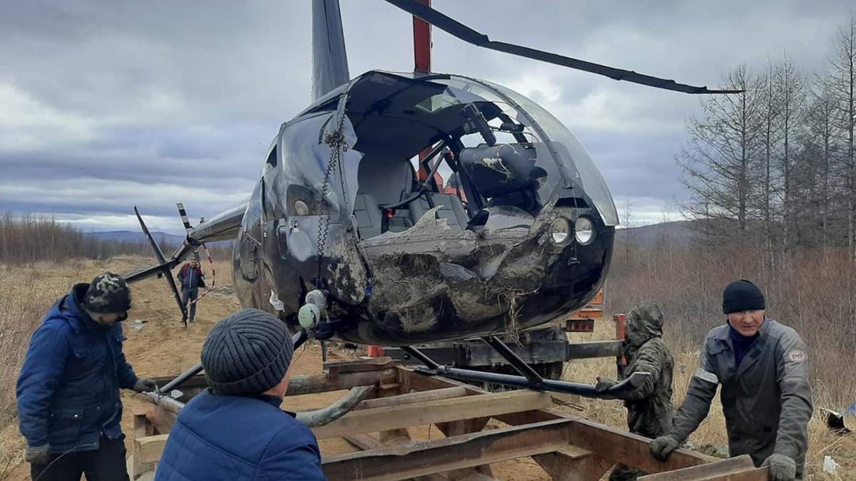 В Забайкалье вертолет Robinson при взлете задел хвостом землю и разбился —  РБК