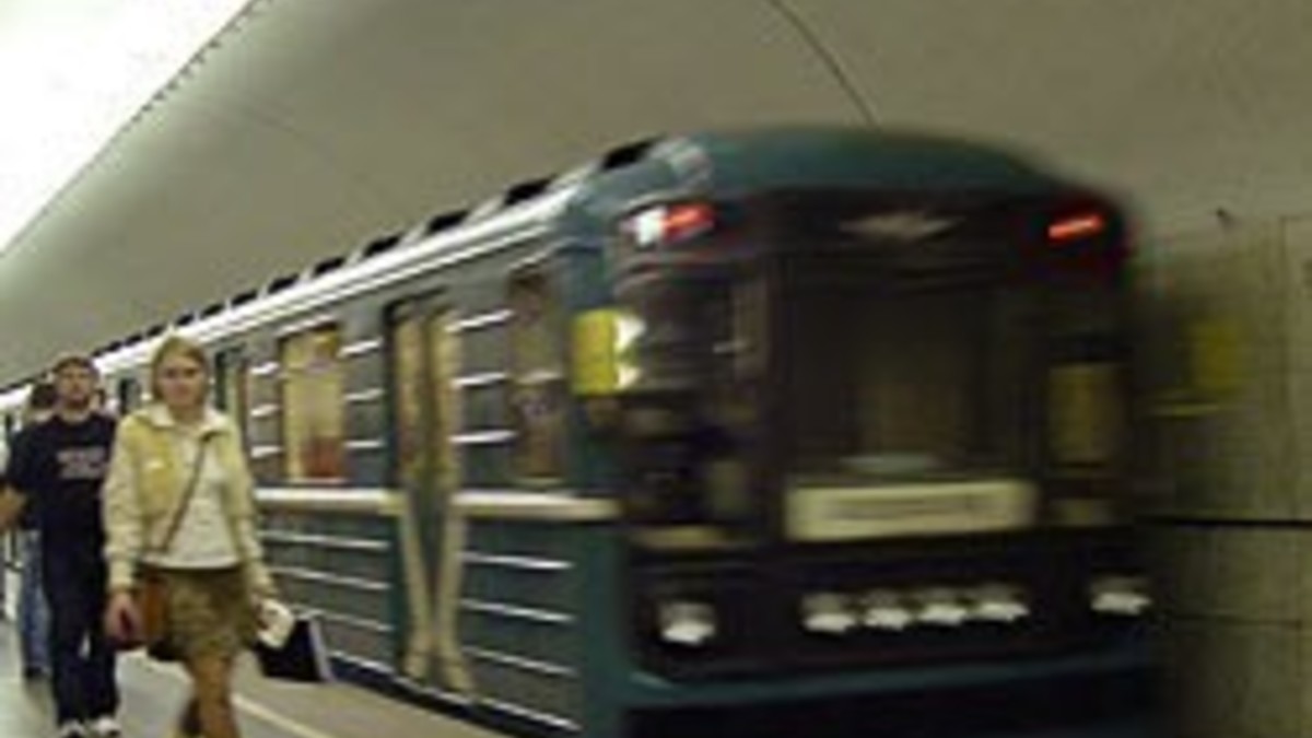 В Москве движение поездов на «серой» ветке метро восстановлено после двухчасового сбоя утром