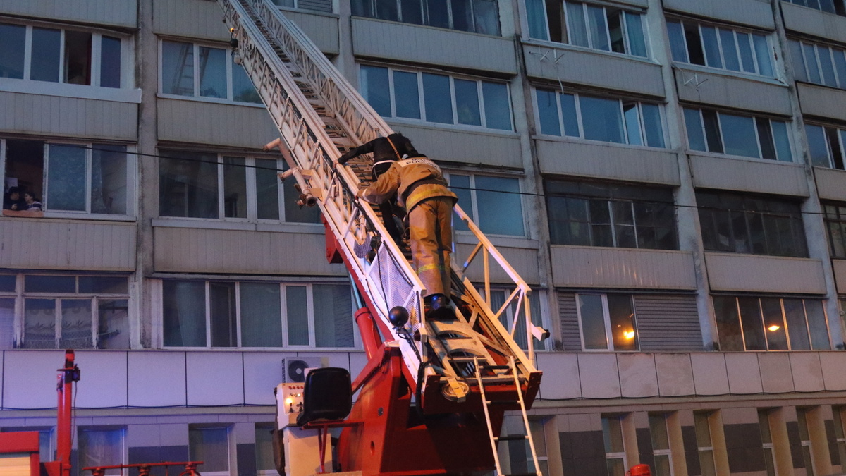 На пожаре в доме на Красного Знамени во Владивостоке погибло двое мужчин —  РБК