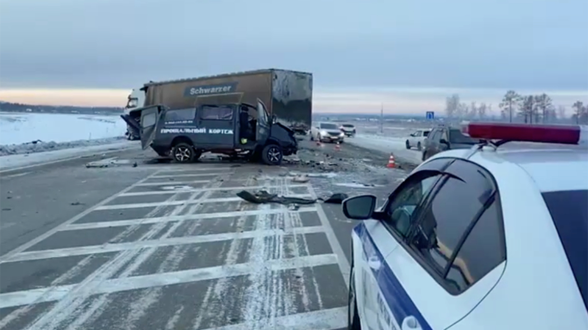 В Иркутской области 3 человека погибли в ДТП с машиной ритуальной службы —  РБК