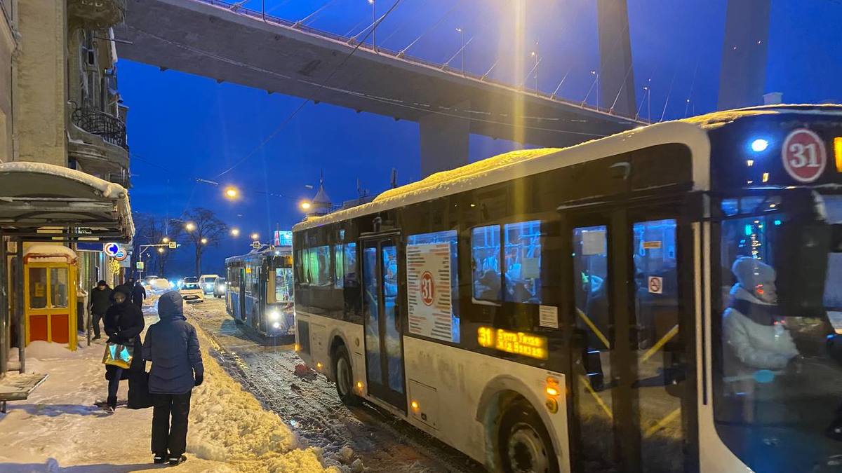 Названы самые популярные маршруты общественного транспорта Владивостока —  РБК