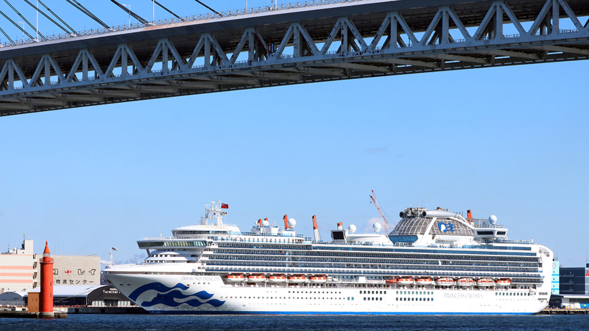 Круизный лайнер Diamond Princess