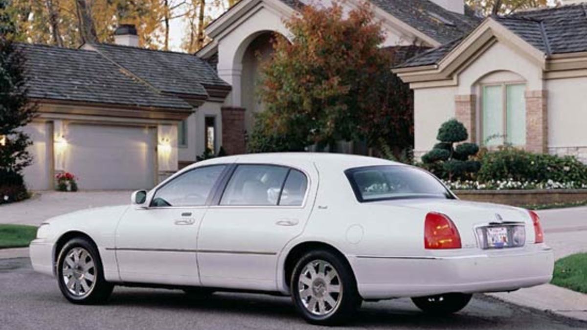 Lincoln Town Car :: Autonews