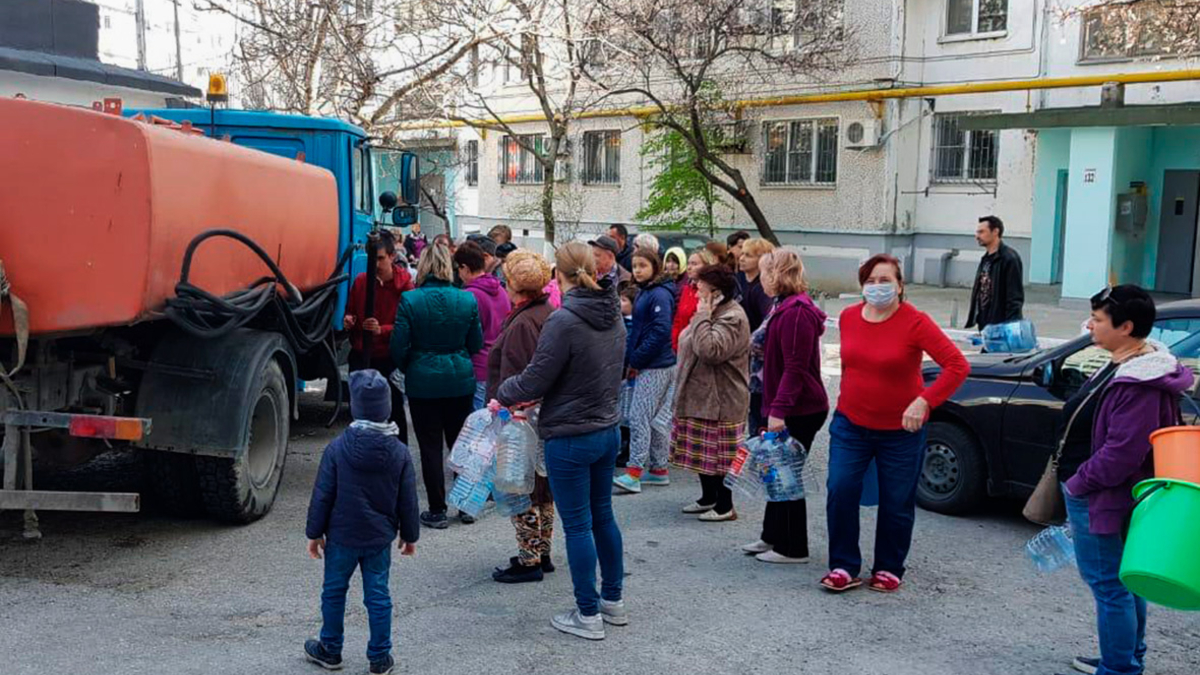 Жители Новороссийска из-за прорыва трубы остались без воды — РБК