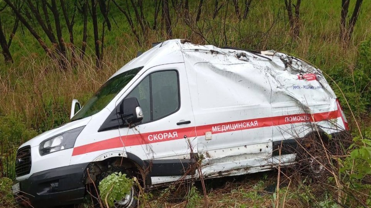 Пациент скорой помощи погиб в ДТП в Приморье — РБК