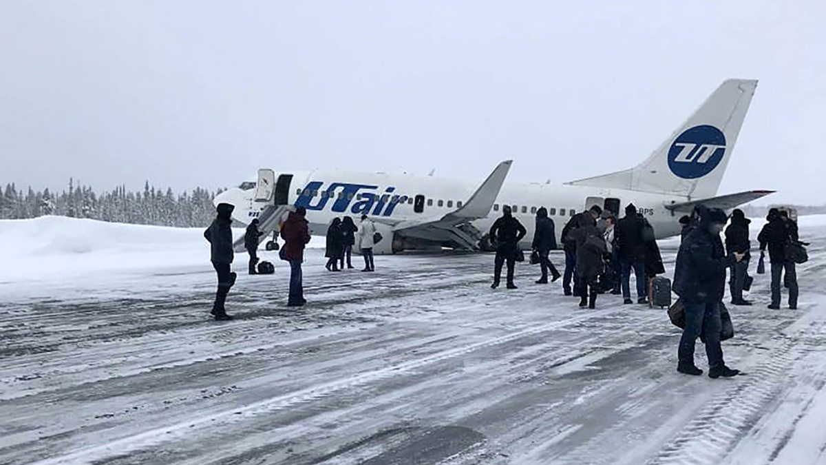 Utair объяснила порывом ветра жесткую посадку Boeing в Коми — РБК