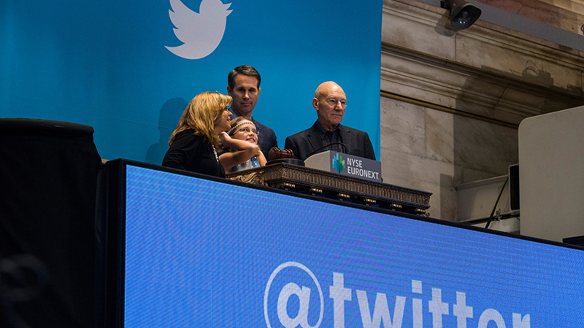Twitter 

Фонд Мильнера и миллиардера Алишера Усманова купил акции сервиса микроблогов Twitter летом 2011 года, оценив его в $8 млрд. Тогда критики рассуждали о том, что инвесторы переплатили за компанию. Тем не менее Twitter на бирже в ноябре 2013 го оценили в $14,2 млрд, в первый же день торгов капитализация выросла до $25 млрд, а сейчас она составляет $30,7 млрд.